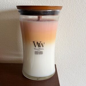 NWT 21.5 oz WoodWick Island Coconut Candle with Pink and Cream Gradient